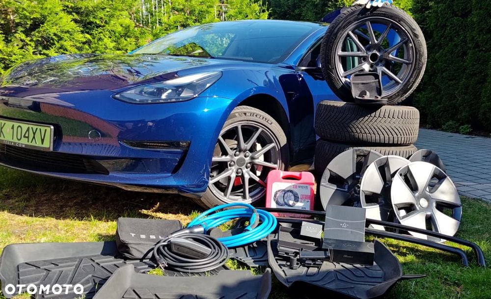 Tesla Model 3 - 1