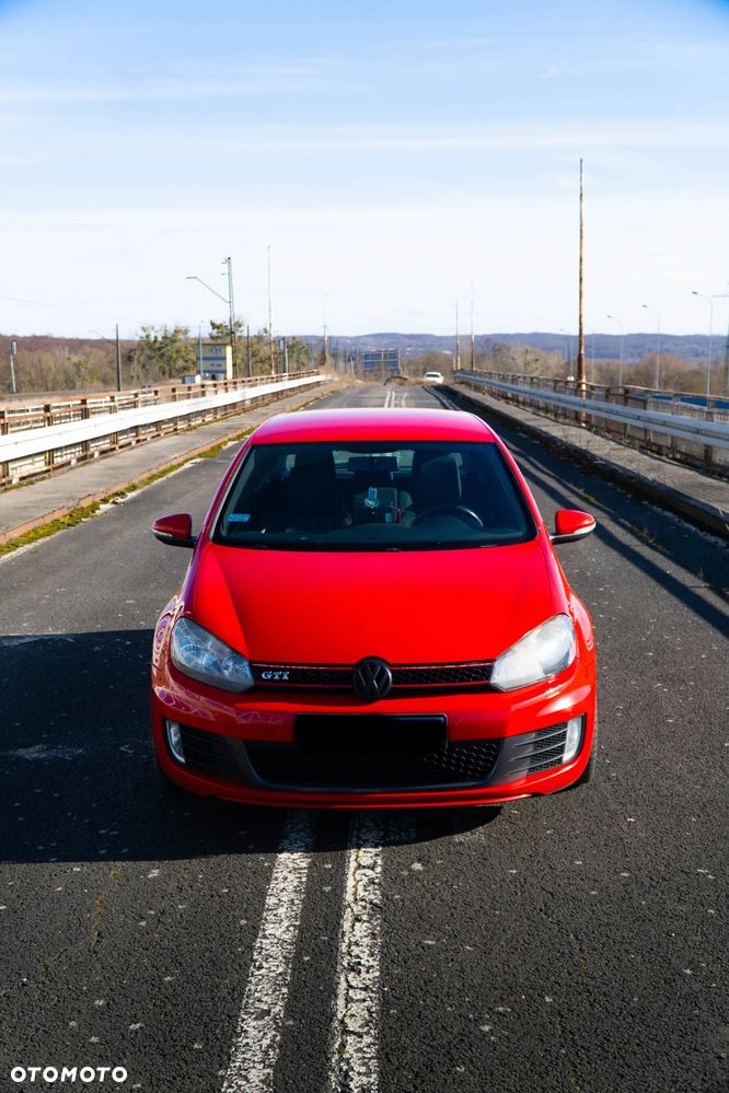 Volkswagen Golf - 1