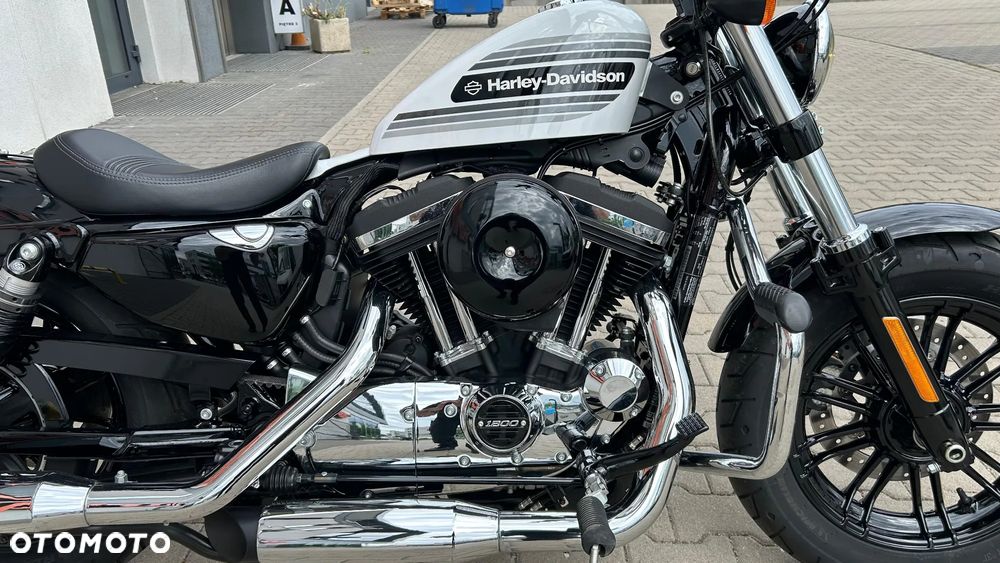 Harley-Davidson Sportster Forty-Eight - 11