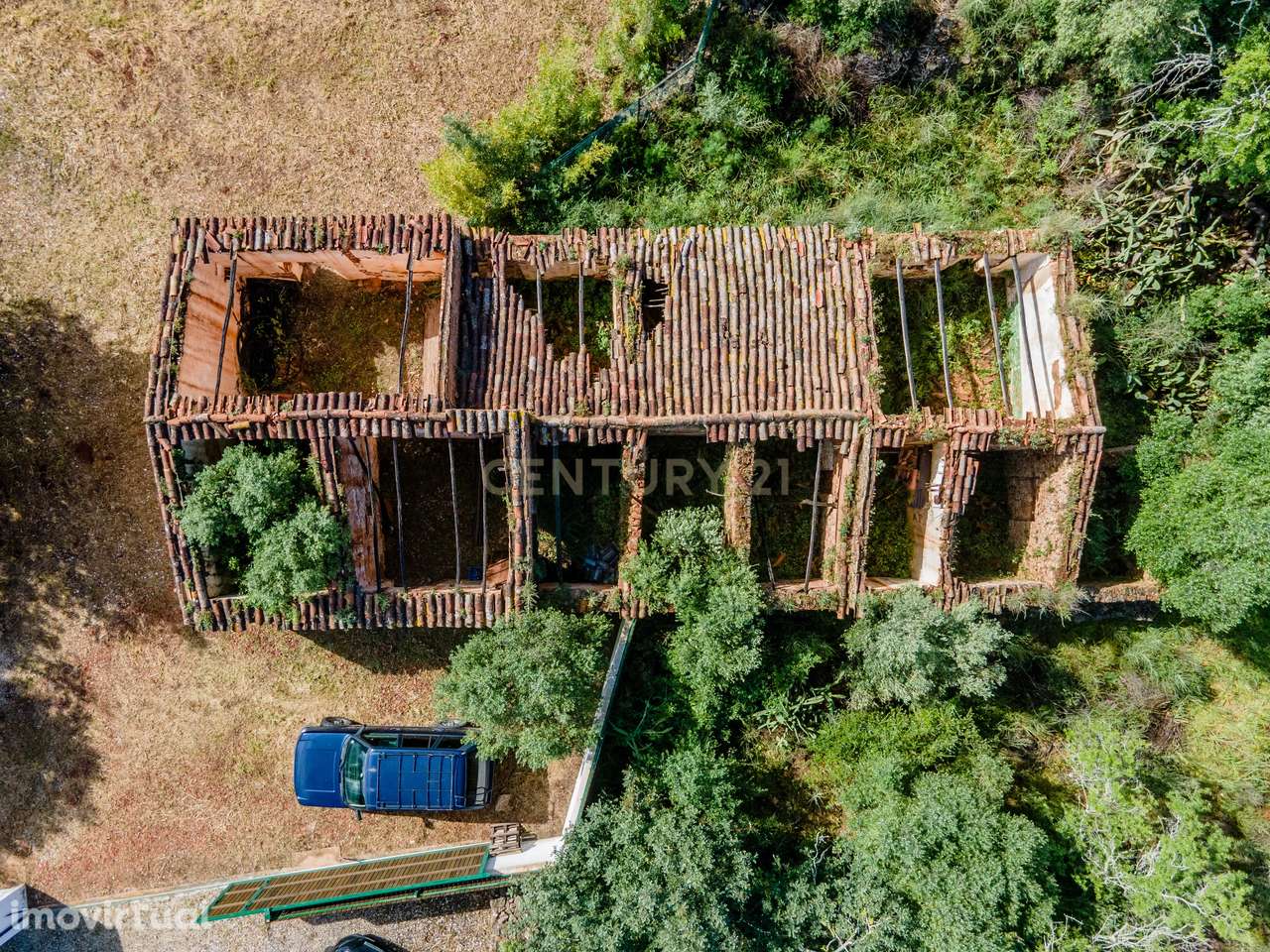 MORADIA EM RUINA COM TERRENO 5680m2 - Grande imagem: 3/17