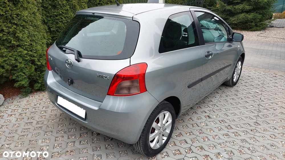 Toyota Yaris - 4
