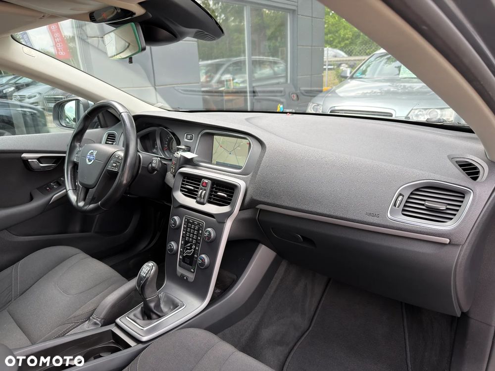 Volvo V40 D2 R-Design Momentum - 9
