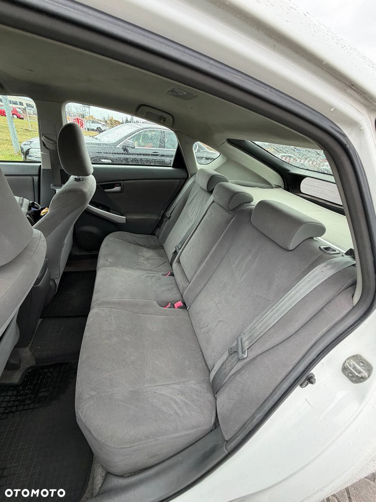 Toyota Prius 1.8 HSD Sol - 12