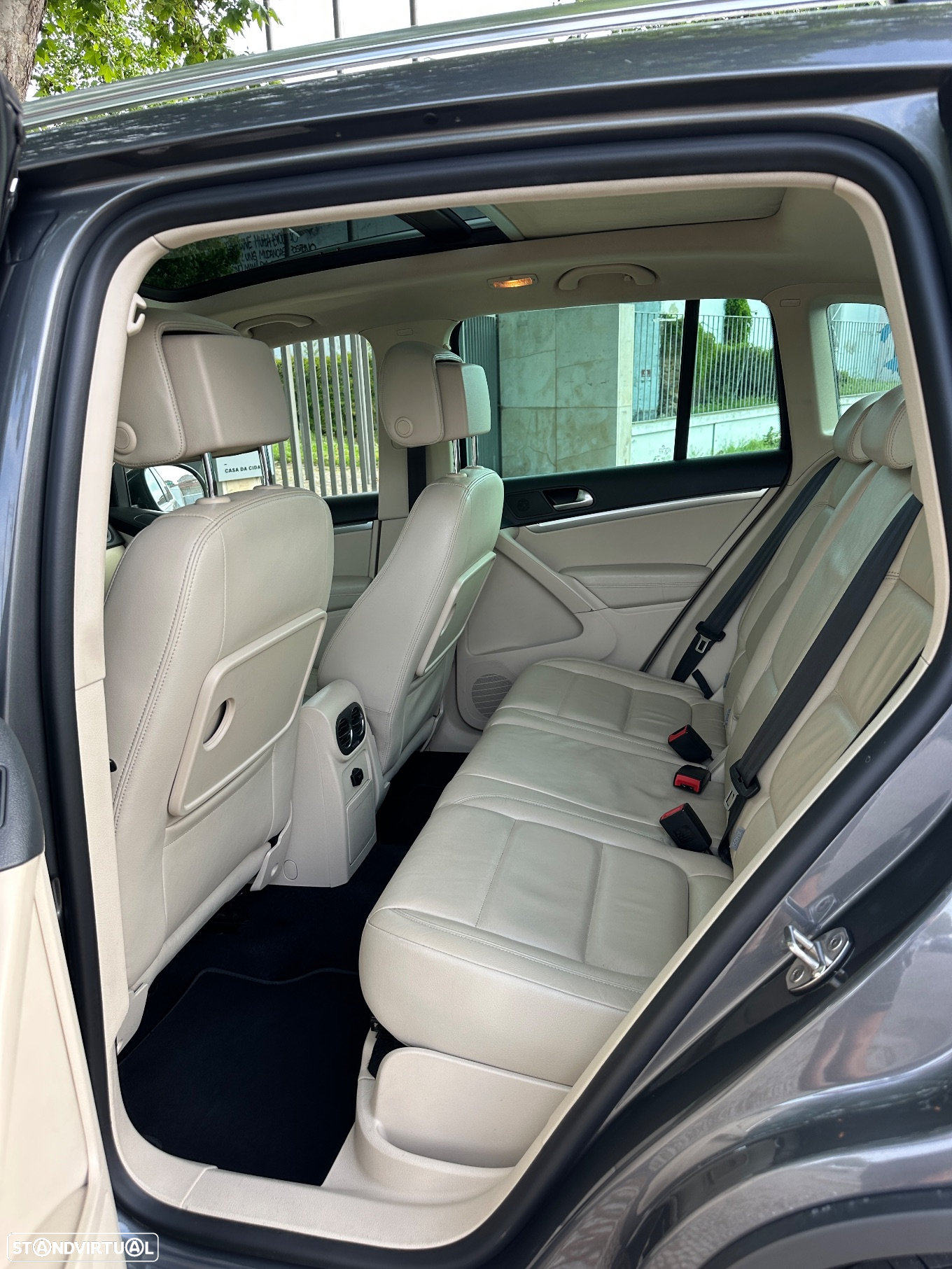 VW Tiguan 2.0 TDi Sport BlueMotion 4Motion DSG - 17