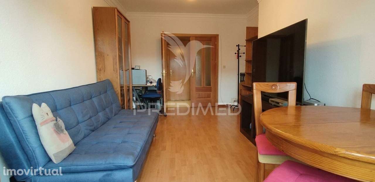 Apartamento T2 com parqueamento em Santo António dos Cavaleiros - Grande imagem: 3/21