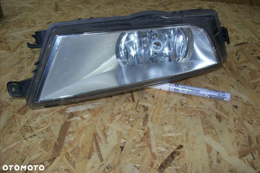 lampa przeciwmgielna lewa skoda octavia iii.2012 2016r - 1
