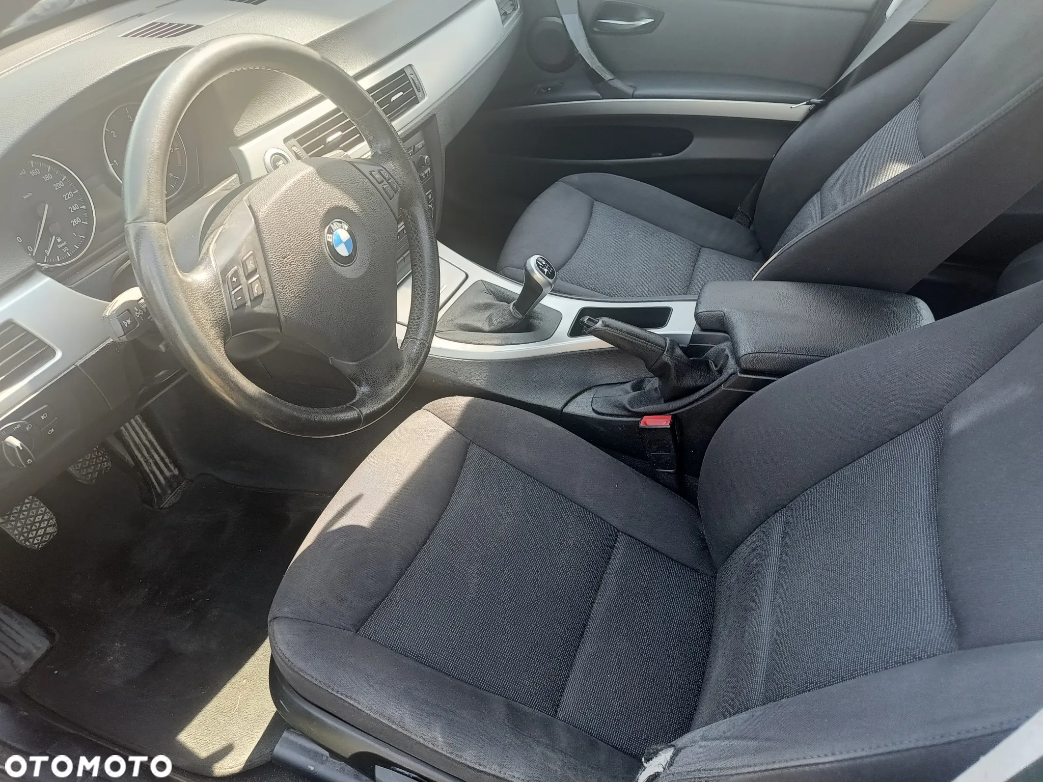 BMW Seria 3 318d Touring - 11