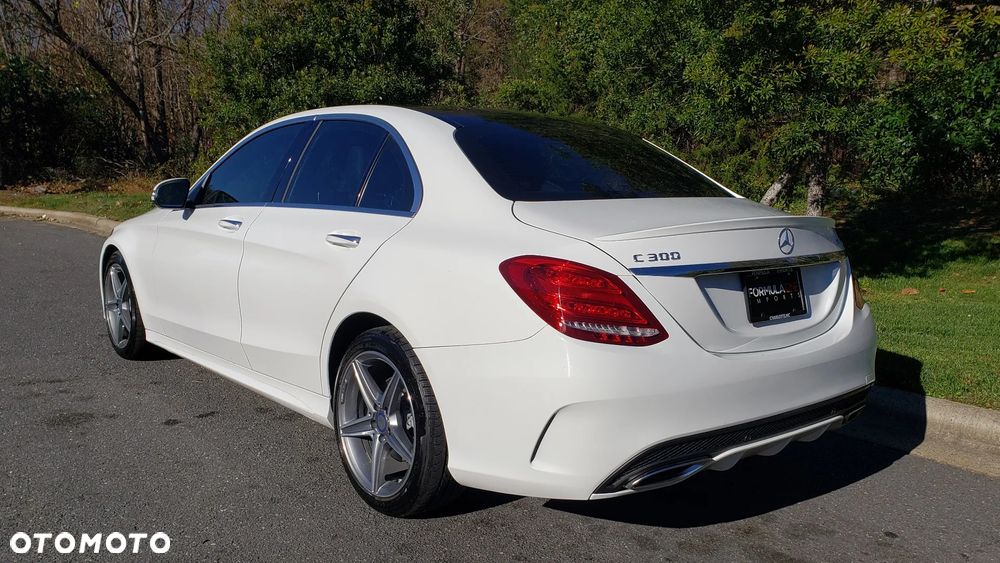 Mercedes-Benz Klasa C 300 7G-TRONIC AMG Line - 3