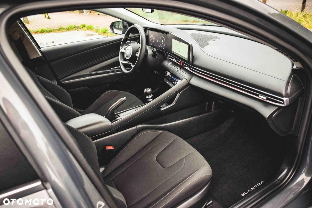 Hyundai Elantra 1.6 Executive - 25