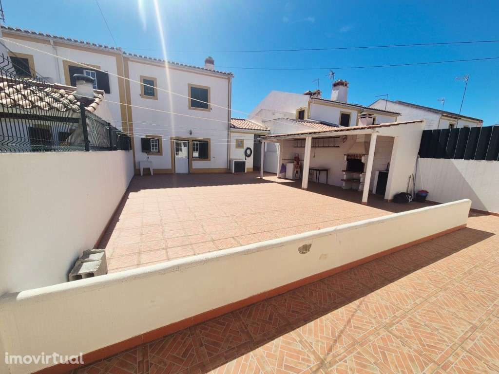 Moradia em Zona central de Milfontes - Grande imagem: 3/31