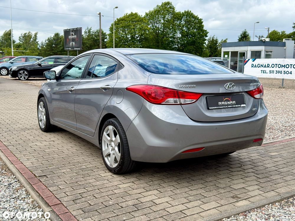Hyundai Elantra 1.6 Style - 15