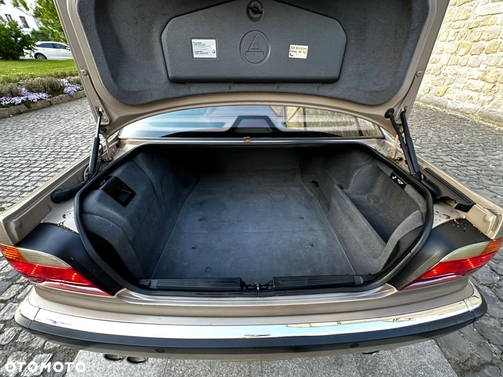 BMW Seria 7 735i - 27
