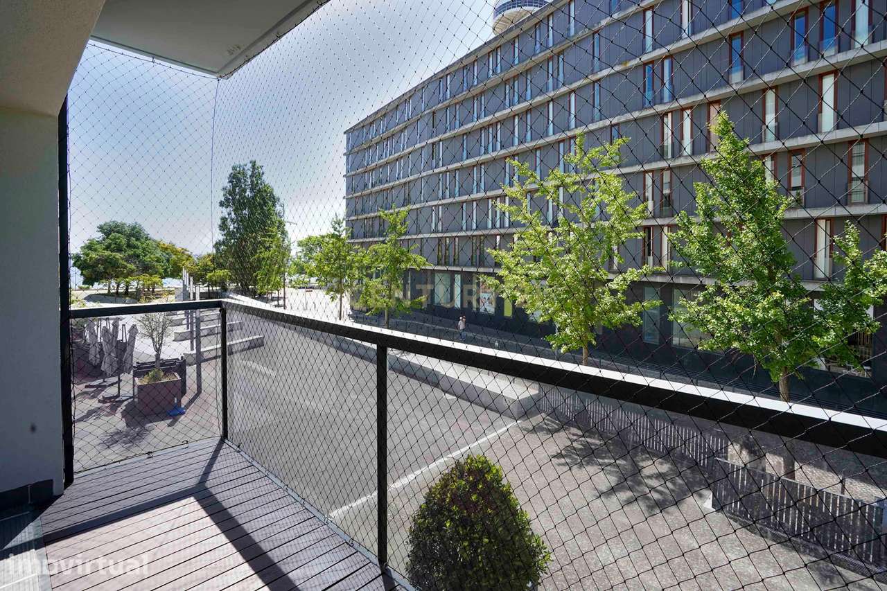 Apartamento T3 + 1 com 2 Suites e Varanda no Parque das Nações - Grande imagem: 3/31