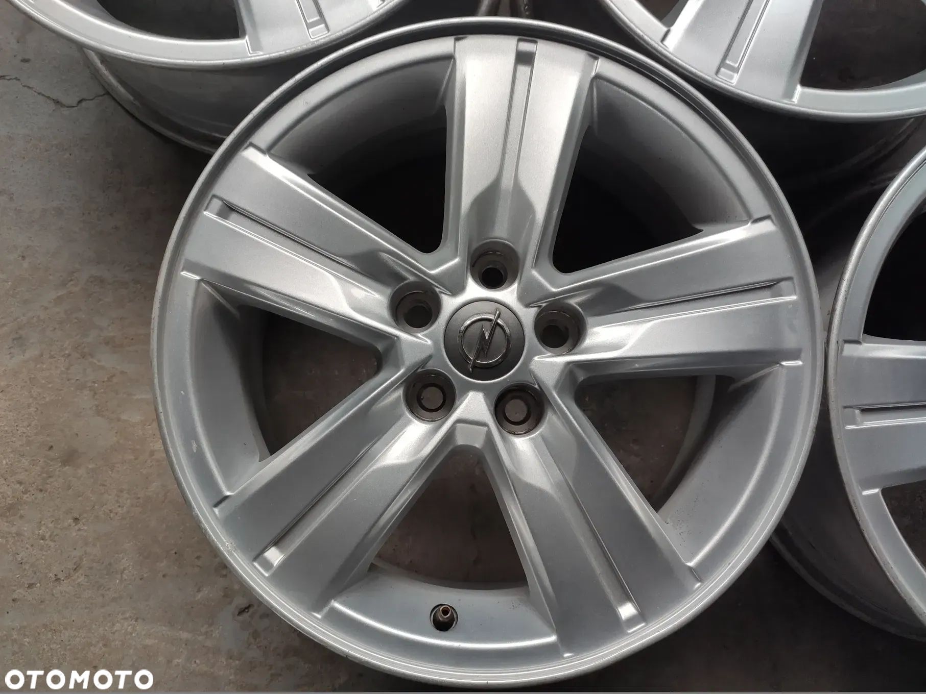 4szt. Felgi aluminiowe Opel Astra IV V I J Mokka  5X105.--.1500zl.. ..Oryginalne. - 1