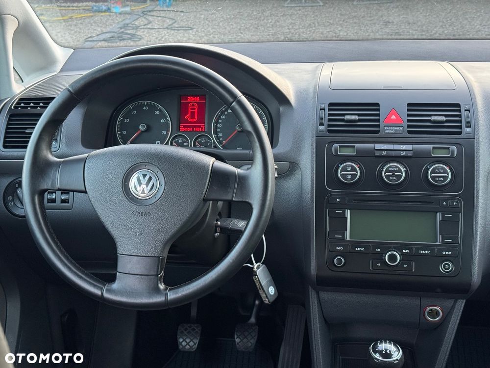 Volkswagen Touran 1.6 FSI Goal - 22