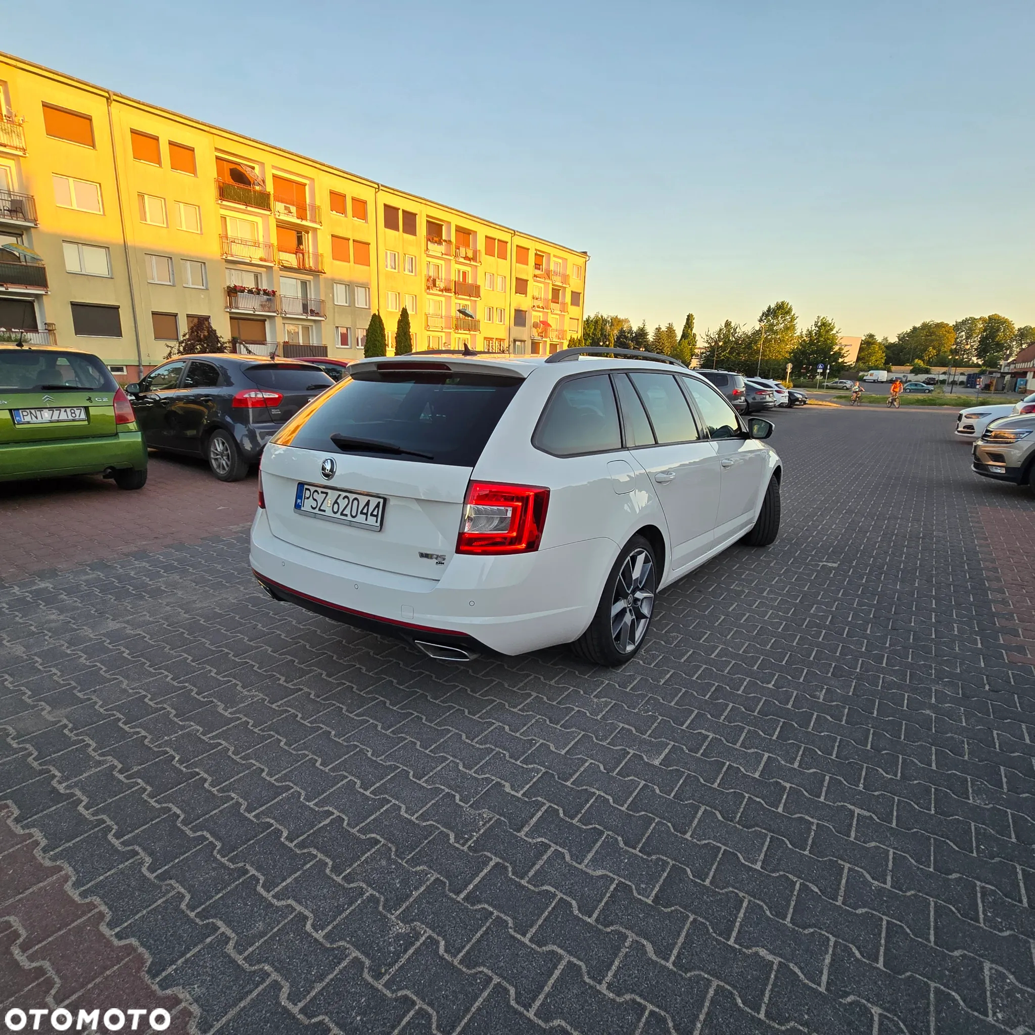 Skoda Octavia Combi 2.0 TDI RS - 13