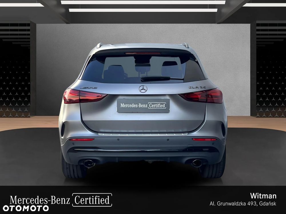 Mercedes-Benz GLA - 8