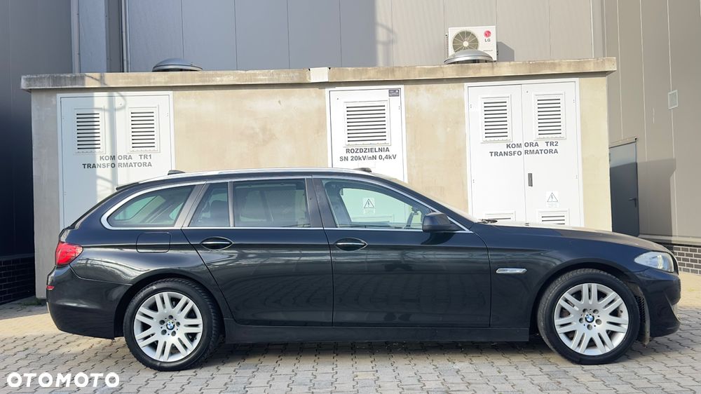 BMW Seria 5 525d xDrive Luxury Line - 9