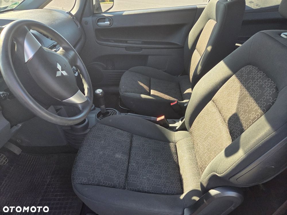 Mitsubishi Colt 1.1 - 9