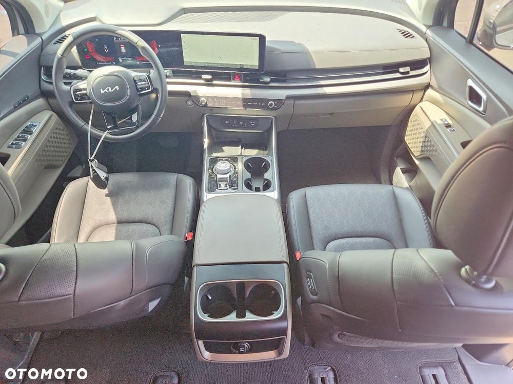Kia Carnival - 9