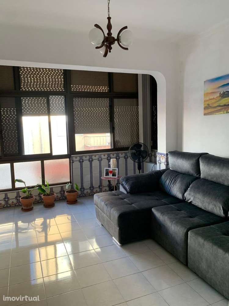 T1+1 Mobilado 1ºpiso central Bx Banheira pq José Afonso e rio Tejo - Grande imagem: 2/22