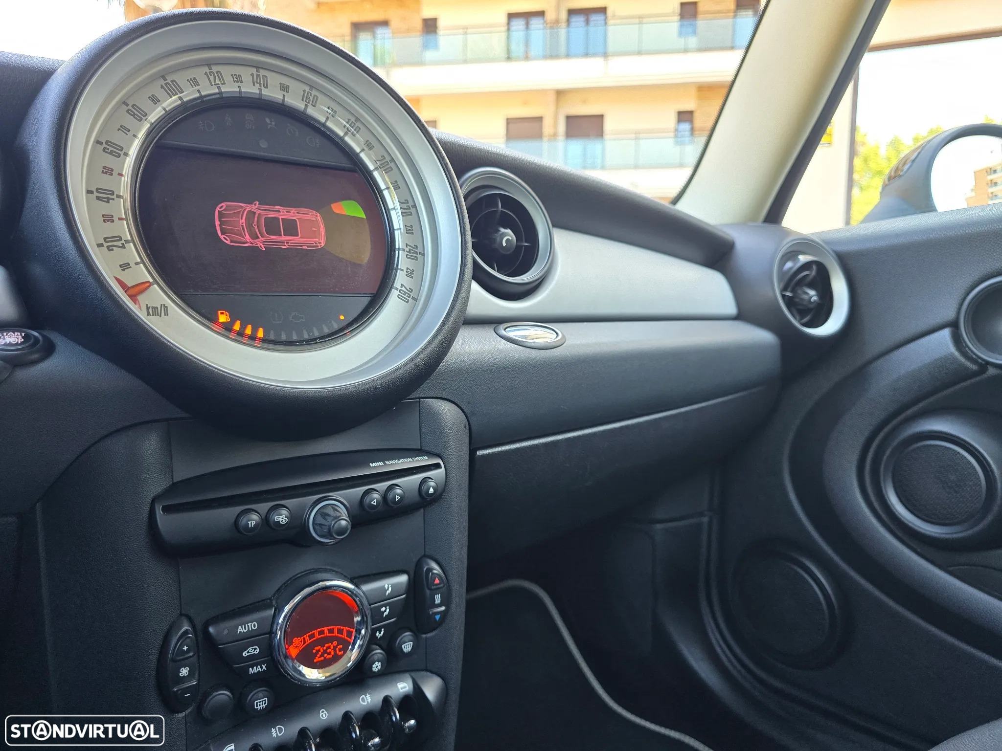 MINI Clubman Cooper D - 14