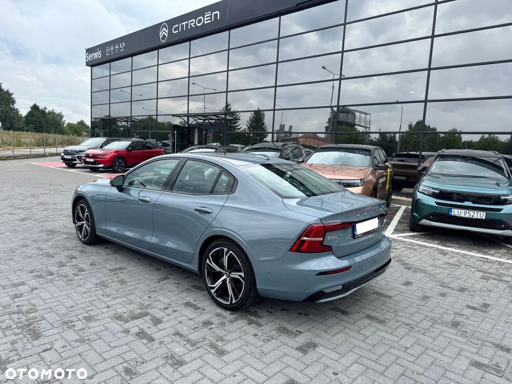 Volvo S60 B5 B AWD Plus Dark - 3
