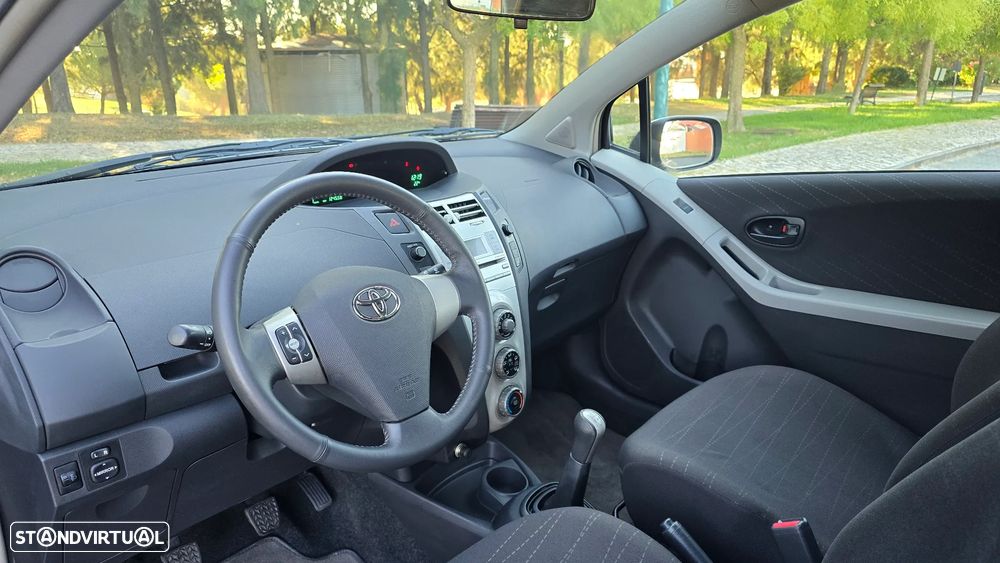 Toyota Yaris 1.0 VVT-i AC Manual - 24
