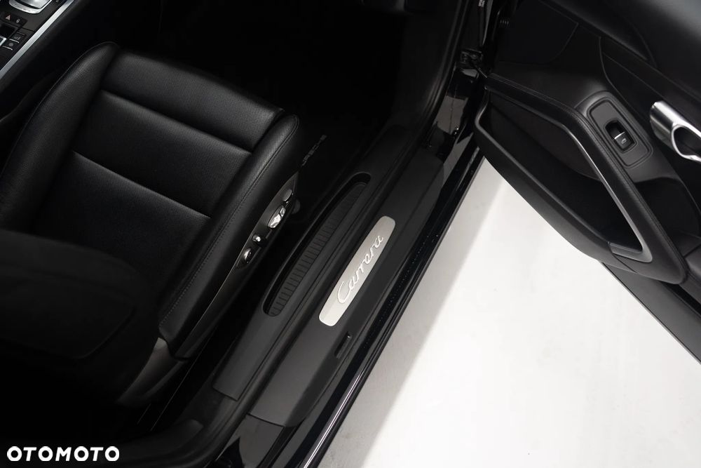 Porsche 911 Carrera PDK Black Edition - 17