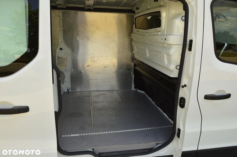 Renault TRAFIC - 6