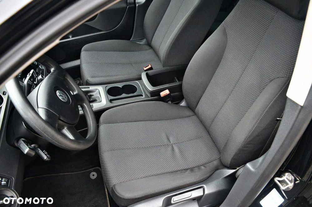 Volkswagen Passat - 17