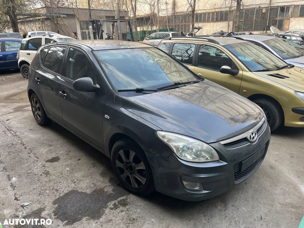 Dezmembrez Hyundai I30 gri inchis 2007 1,6 CRDI - 1
