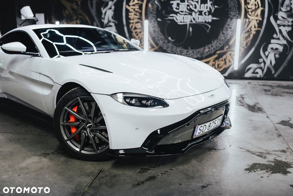 Aston Martin Vantage - 10