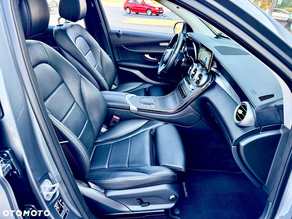 Mercedes-Benz GLC 220 d 4Matic 9G-TRONIC AMG Line Plus - 24