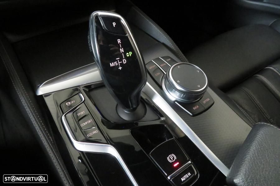BMW 520 d Pack Desportivo M Auto - 14