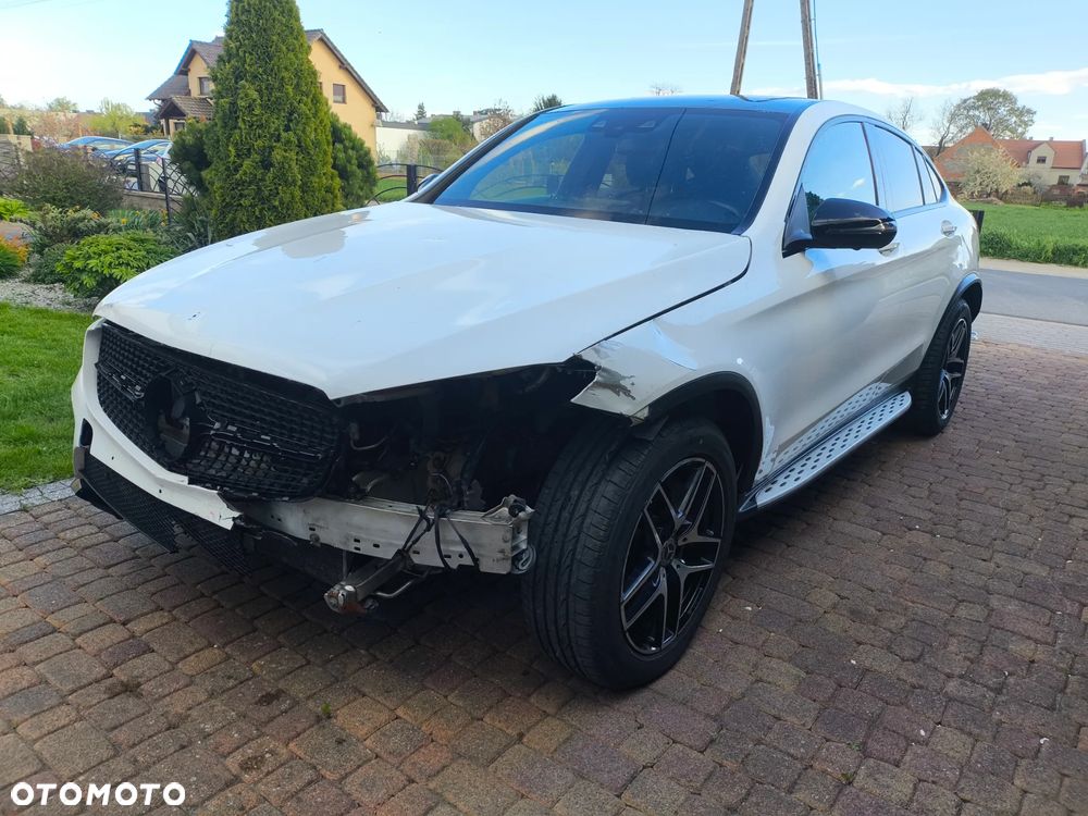 Mercedes-Benz GLC 300 4Matic 9G-TRONIC AMG Line - 12