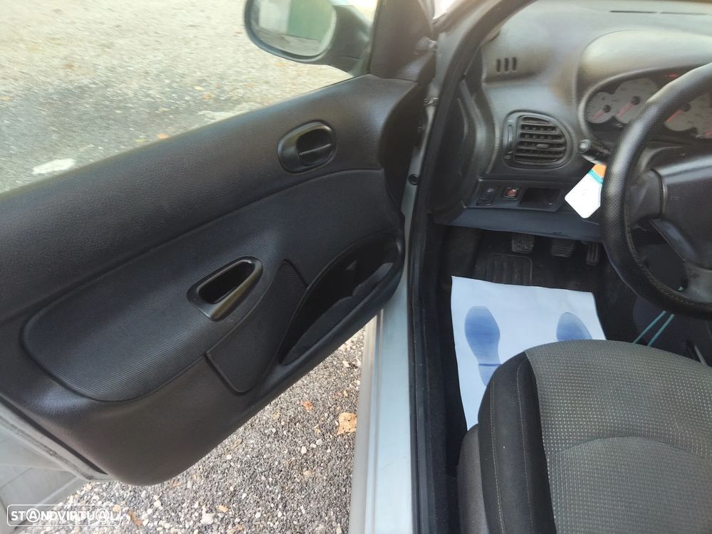 Peugeot 206 1.1 XR Présence - 11