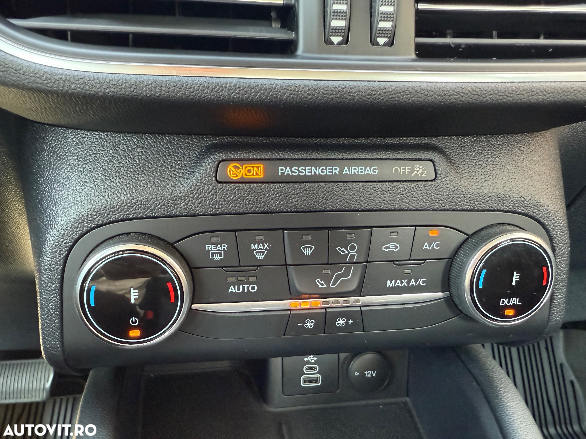 Ford Kuga 2.5 Duratec FHEV AWD Titanium - 34