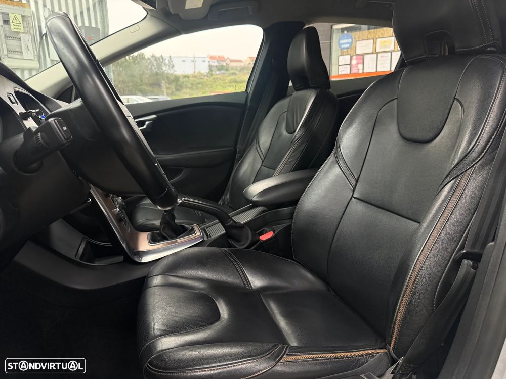 Volvo V40 Cross Country 2.0 D3 Momentum - 11