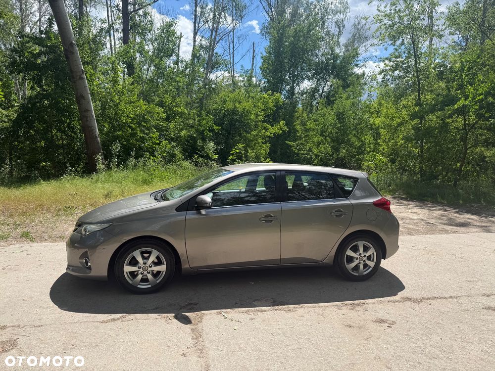 Toyota Auris 1.6 Premium Comfort MS - 2