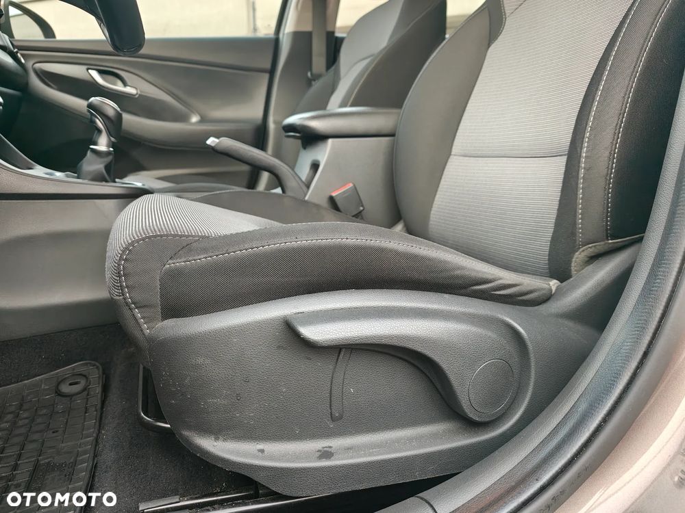 Hyundai i30 1.5 DPI Modern - 23