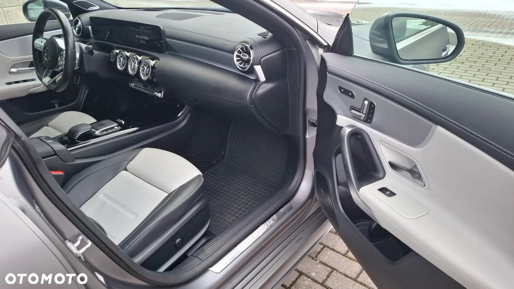 Mercedes-Benz CLA 220 d AMG Line 8G-DCT - 17