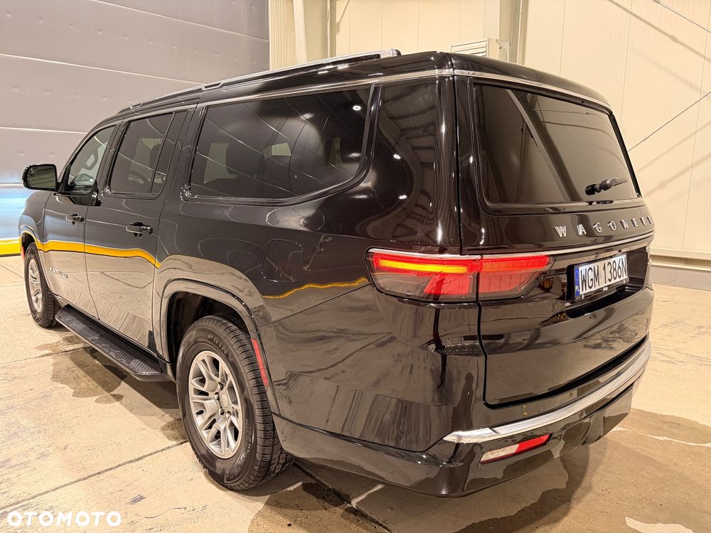 Jeep Wagoneer - 11
