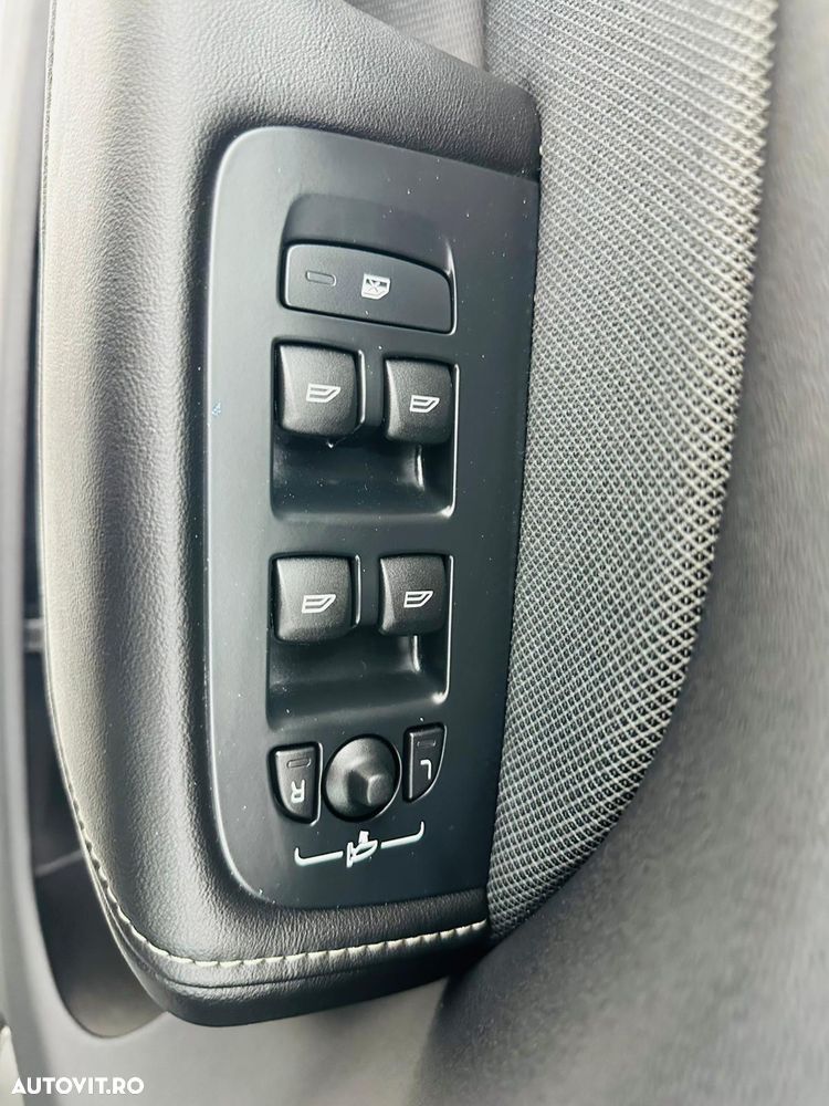 Volvo XC 60 B4 D Ultimate Dark - 12
