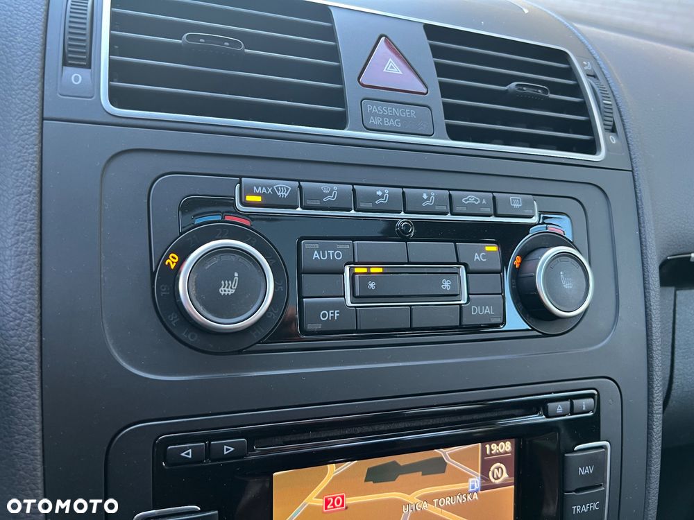 Volkswagen Touran 1.6 TDI DPF BlueMotion Technology Highline - 16