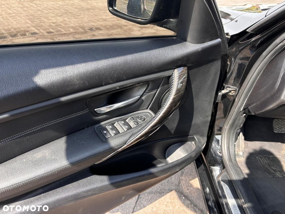 BMW Seria 3 320i xDrive Sport Line - 13