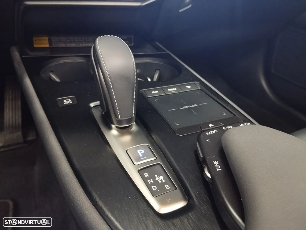 Lexus UX Luxury+TAE+JLL18 — fotografia 46