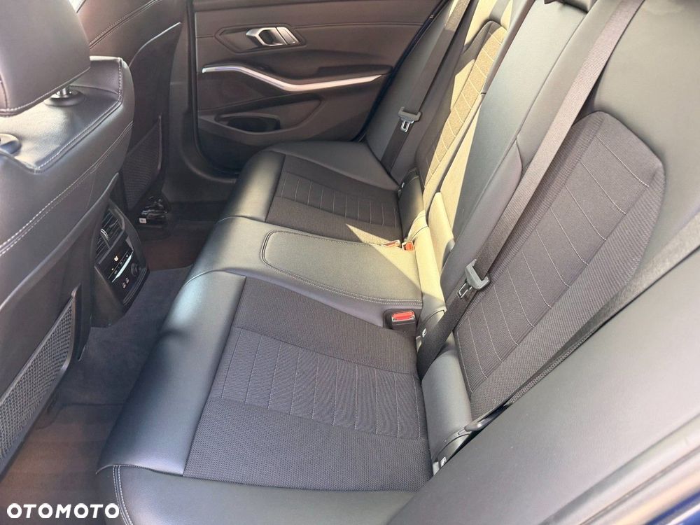 BMW Seria 3 - 33