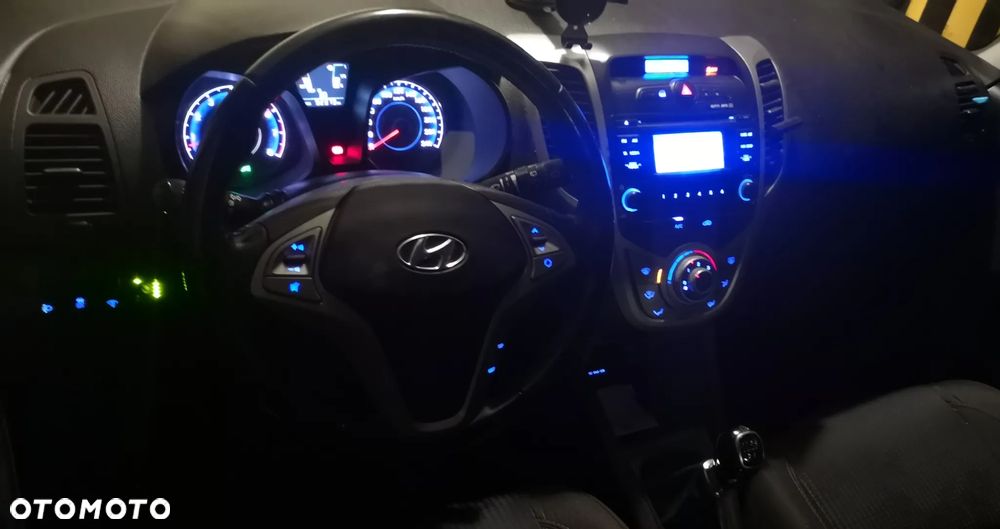 Hyundai ix20 1.4 blue - 13