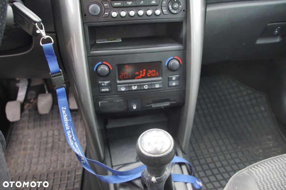 Auto na części - Peugeot 207 1.6 HDI 90 KM 9HX 20DP27 EXL 2007R Silnik Skrzynia Drzwi Maska Błotnik Klapa Zderzak Lampa Lusterko Klamka Szyba Deska Kokpit Sterownik Moduł Czujnik Licznik Wyświetlacz Panel Kierownica - 13